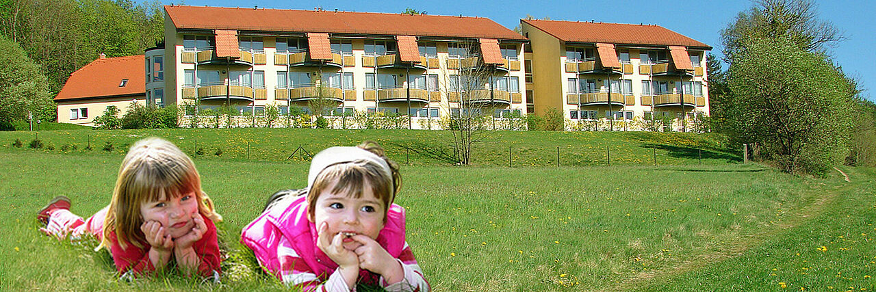 1920_Bettenhaus_Frühling_Kinder.jpg Haus am Jonsberg