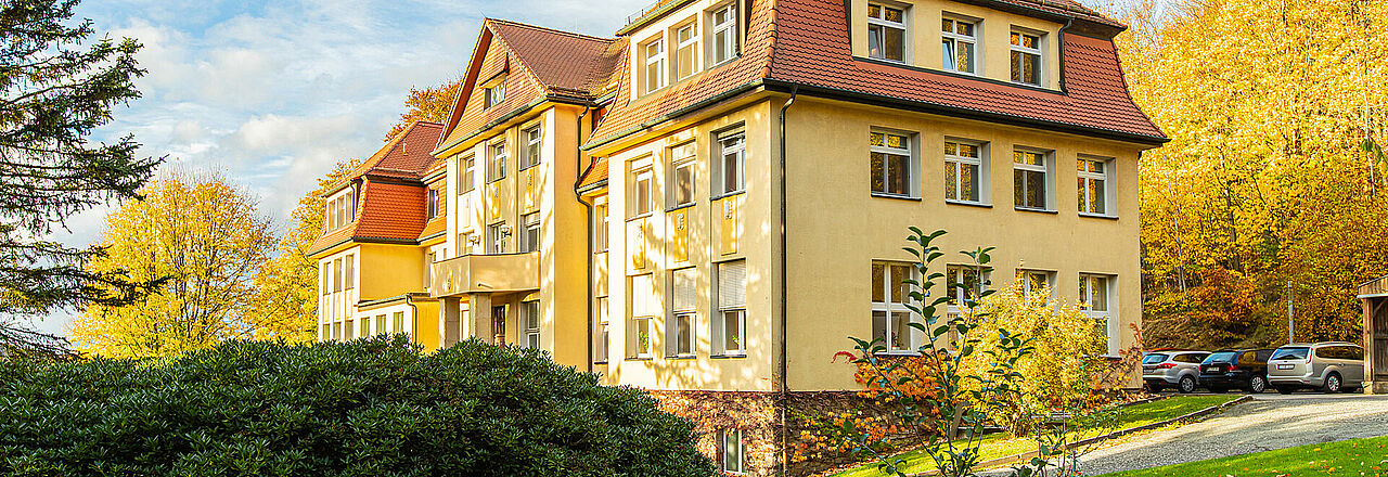 1920_Haupthaus_Herbst.jpg Haus am Jonsberg: Haupthaus der Kureinrichtung im Herbst